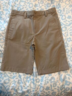 EUC Vineyard Vines Boys Flat-Front Performance Shorts in Khaki Size 14
